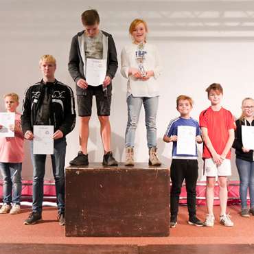 Die Sieger der Klassenläufe. 3. Platz: Klasse 6b, 2. Platz: 10b, 1. Platz: 7a