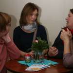 Gespräche bei Waffeln und Kaffee