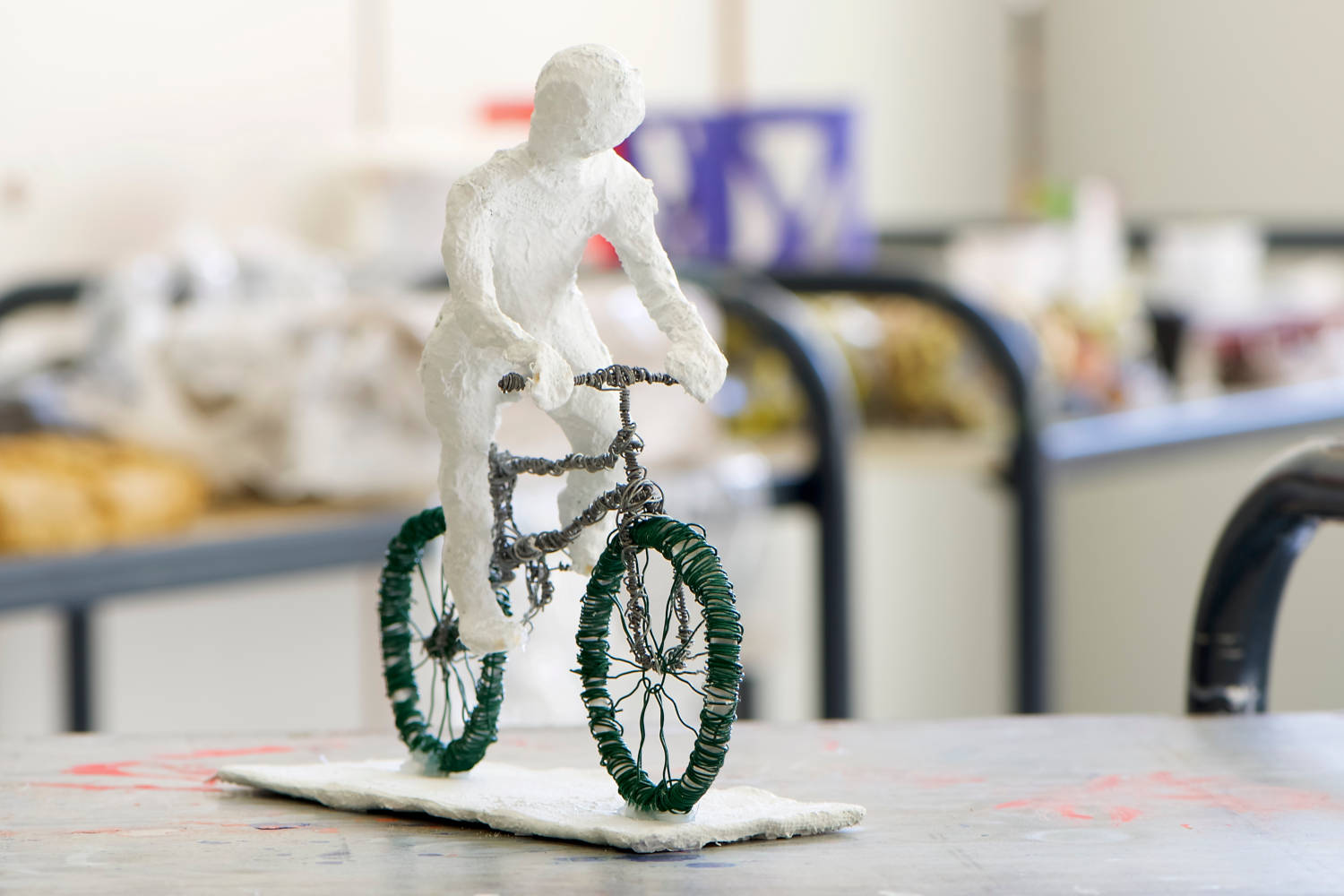 Schülerprojekte_Gips10 Jonas Schulz - "Der Fahrradfahrer"