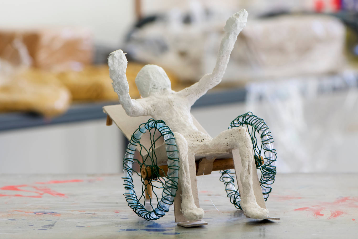 Schülerprojekte_Gips11 Julien Rülicke - "Gefangen im Rollstuhl"